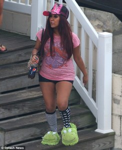 article-1298856-0A9FE194000005DC-526_468x575